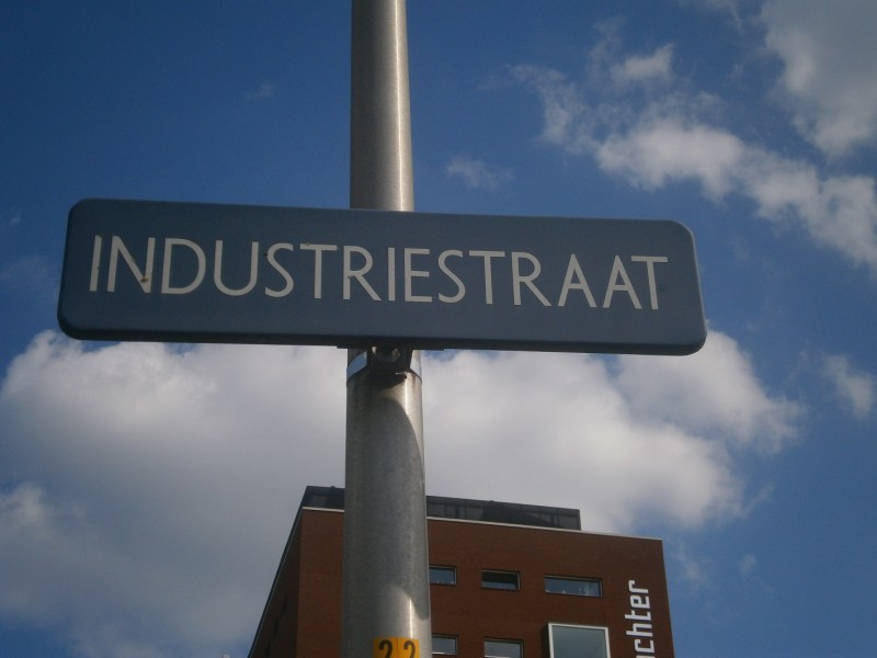 Industriestraat straatnaambord (2).JPG