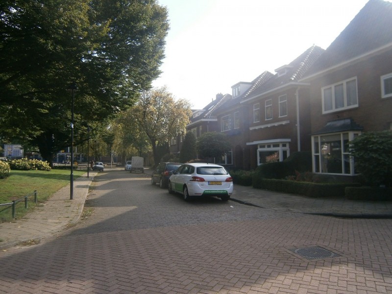 Menadostraat vanaf Preangerstraat.JPG