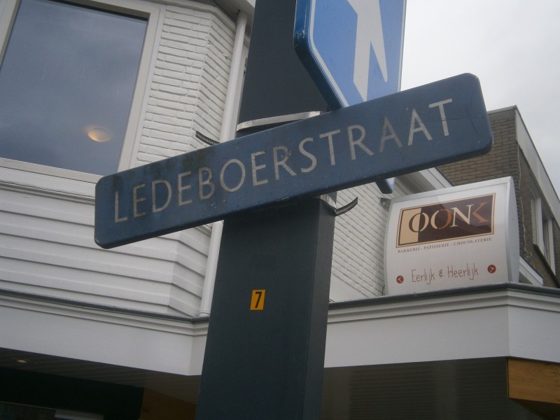 Ledeboerstraat straatnaambord.JPG