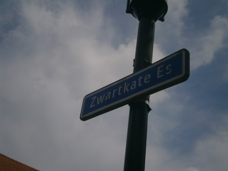 Zwartkate Es straatnaambord.JPG