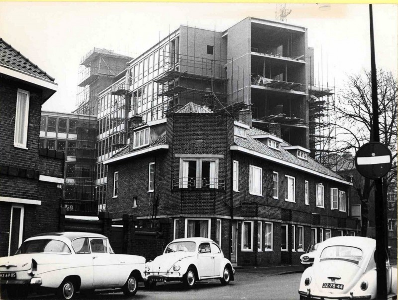 Emmastraat nov. 1964. Uitbreiding RK-ziekenhuis de Stadsmaten.jpg