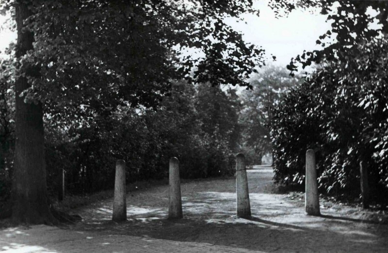 Parkstraat 1949 ingang van het Volkspark ..jpg