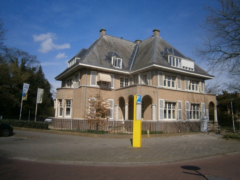 M.H. Tromplaan hoek Stadsmatenstraat.JPG