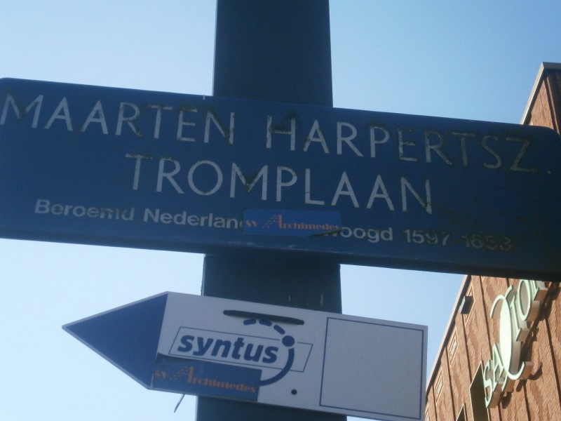 Maarten Harpertsz Tromplaan straatnaambord.JPG