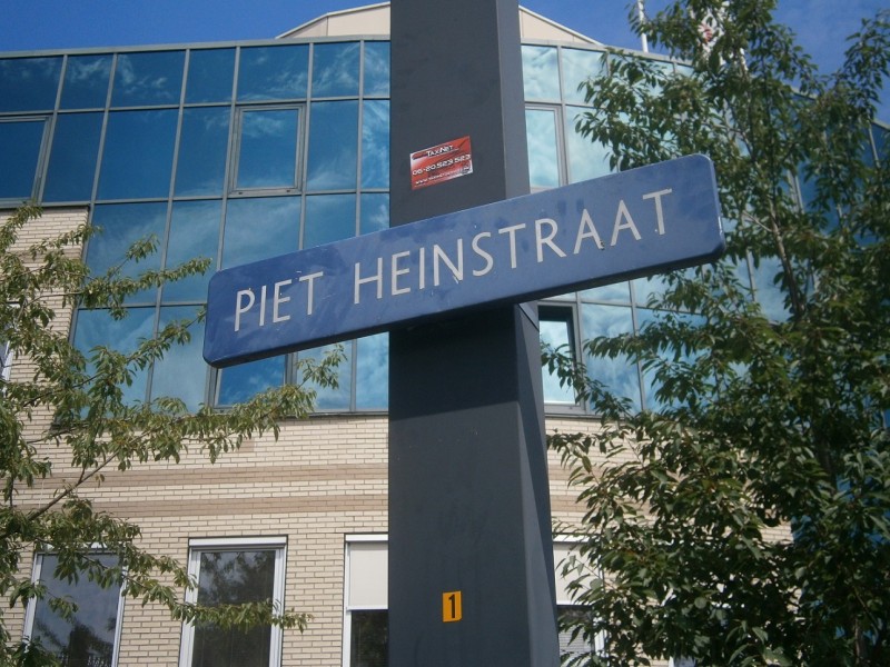 Piet Heinstraat straatnaambord.JPG