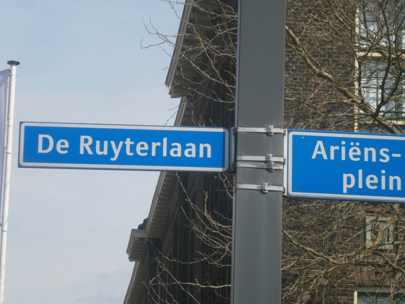 De RuyterlaanAriensplein straatnaambord.JPG