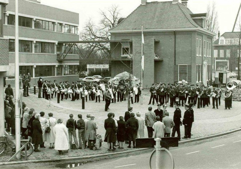 hermandad 1979 opening nieuw politiebureau met optreden politie muziekkorps..jpg