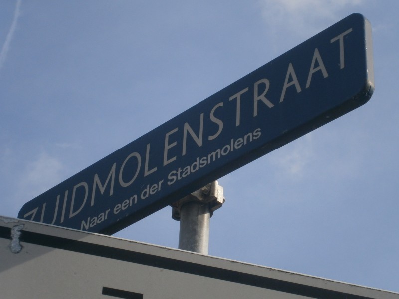 Zuidmolenstraat straatnaambord (2).JPG