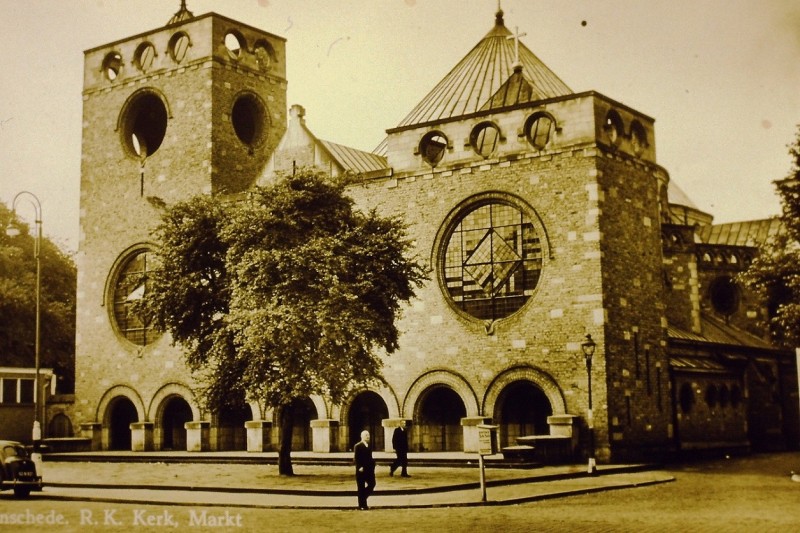 Markt RK Kerk Jacobus.JPG