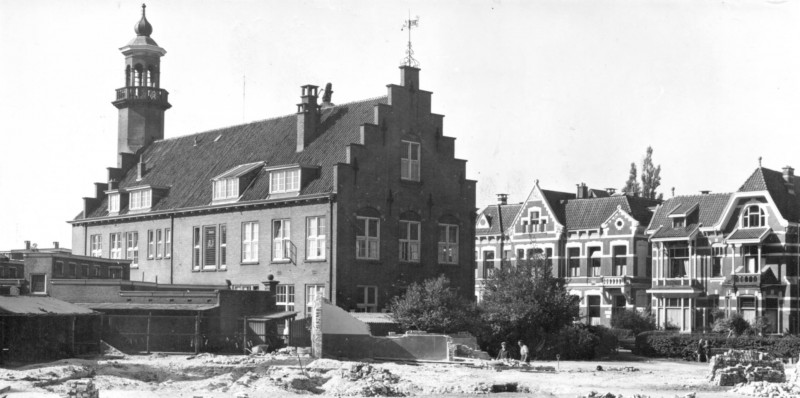Haaksbergerstraat oude Politiebureau achterkant en villa's.jpg