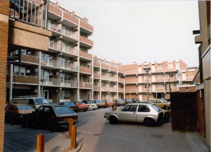 In de Hagen Appartementencomplex met op de achtergrond de Zuiderhagen..jpg