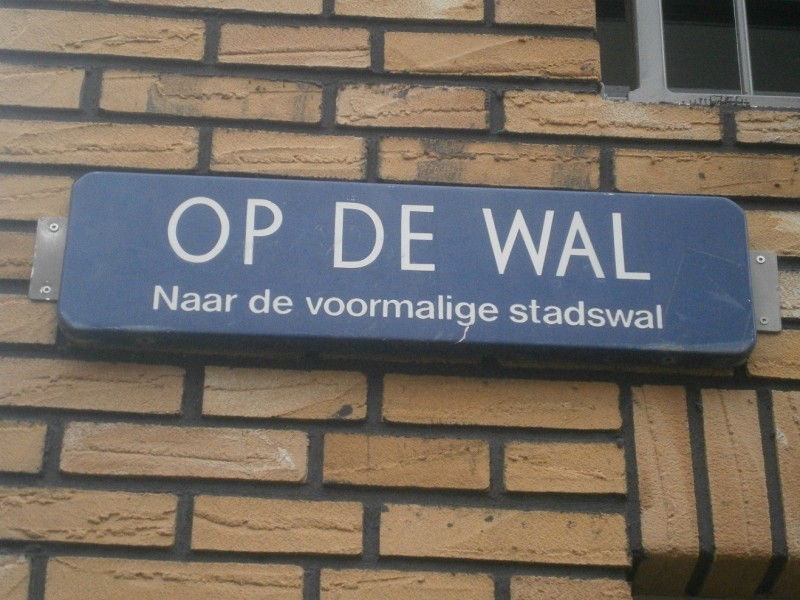 Op de Wal straatnaambord (2).JPG