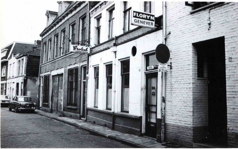 Walstraat 69 hotel 1978 Richting van Loenshof, westzijde met hotel.jpg