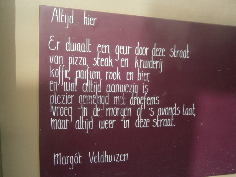 Stadsgravenstraat straatpoezie Margot Veldhuizen.JPG