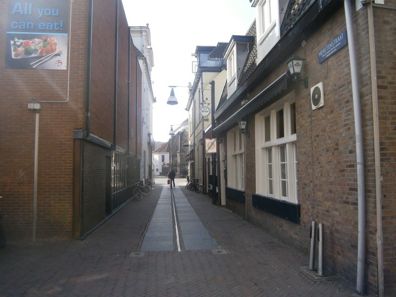 Menistenstraat vanaf Stadsgravenstraat.JPG