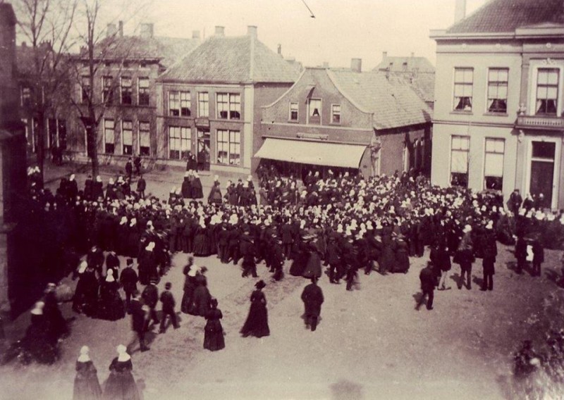 Markt 1893 kerkgang Grote Kerk.jpg