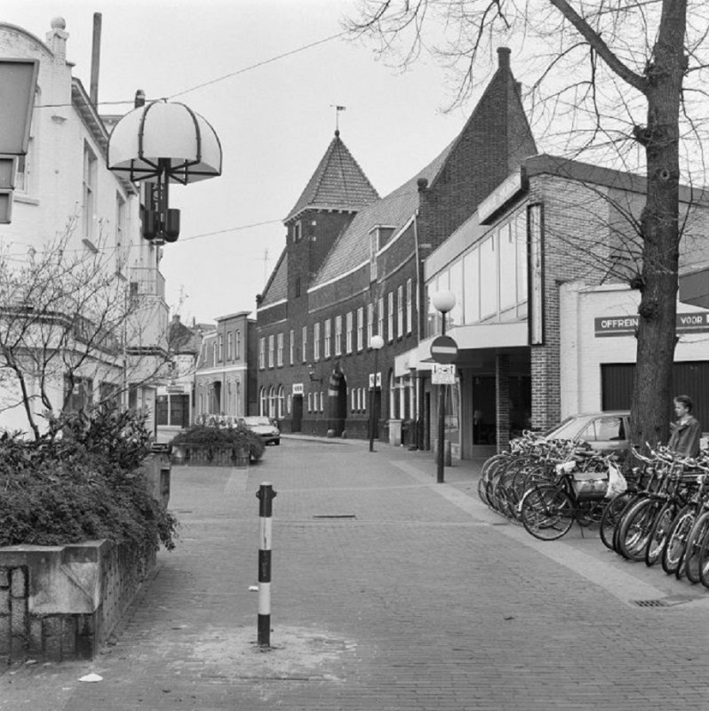 Noorderhagen Links discotheek San Francisco. Rechts de fietsen van Offrein en schouwburg Irene.jpg