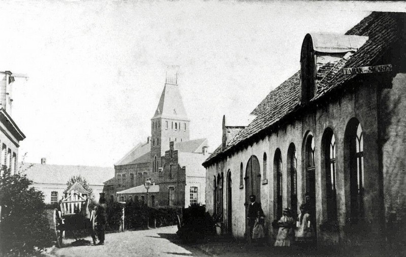 Klossterstraat Larink-sticht klooster 1890 Met zicht vanaf Parallelweg richting centrum .jpg