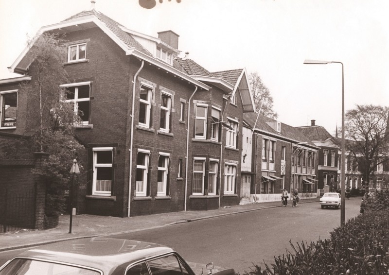 Molenstraat 1975 Gebouwen Dienst Openbare Werken, deel Oude Mannen- en Vrouwenhuis.jpg