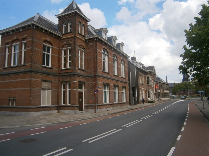 Molenstraat links gebouw Kantongerecht.JPG