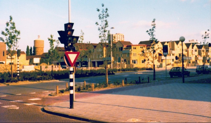 Oldenzaalsestraat Wijk Tattersall Van Lochemstraat kruising met de Oldenzaalsestraat op de achtergrond de watertoren..jpg