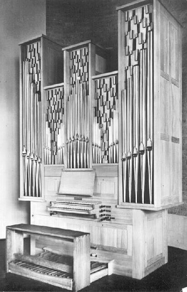 Zonstraat 9 - Opstandingskerk interieur Leeflang-orgel 1967.jpg