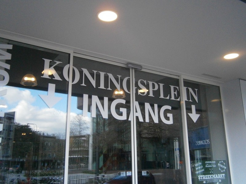 Koningsplein ingang winkelcentrum.JPG