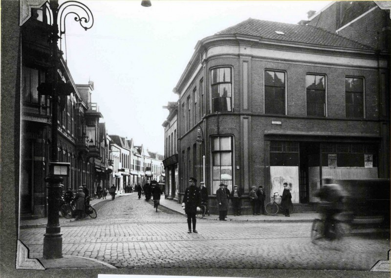 Kalanderstraat rechts Langestraat 1930.jpg