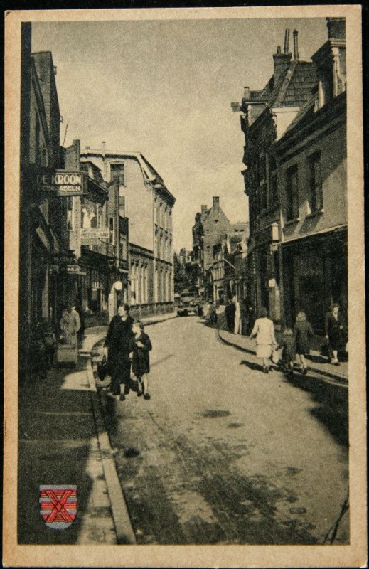 Haverstraat Links Hotel Mendelaar en Kofa Gebr Abeln Manufacturen- en Tapijthandel De Kroon.jpg