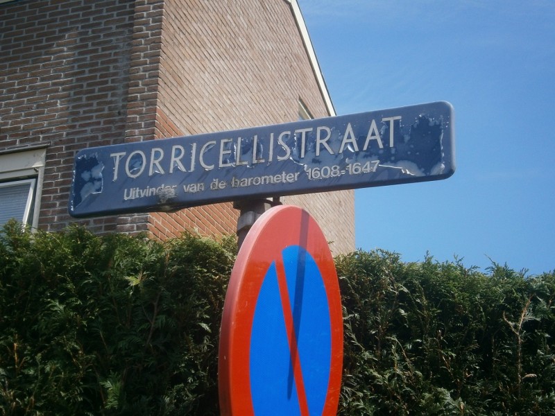 Torricellistraat straatnaambord (2).JPG