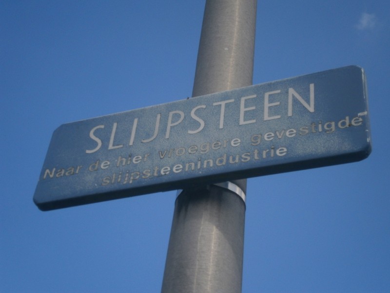 Slijpsteen straatnaambord.JPG