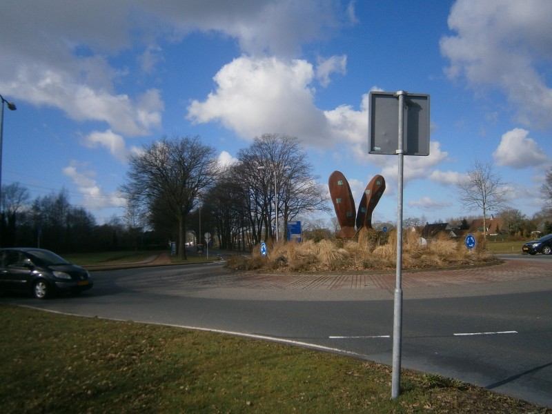 Haaksbergerstraat rotonde Helmerzijdeweg en FerdinandBolstraat.JPG