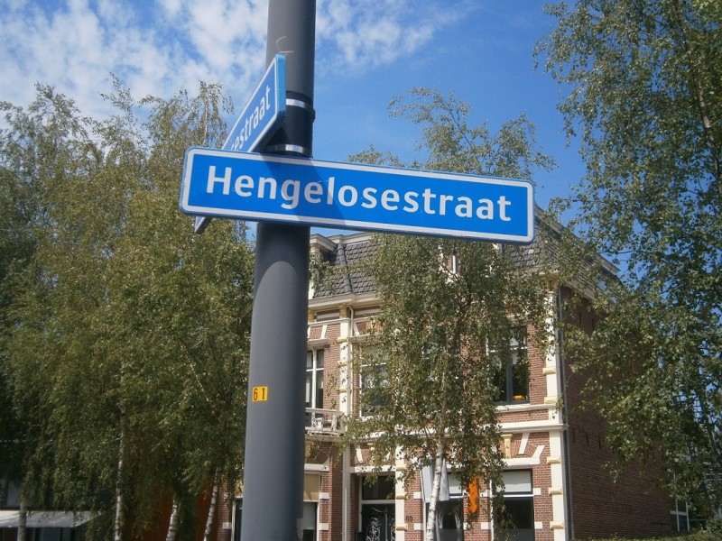 Hengelosestraat straatnaambord (2).JPG