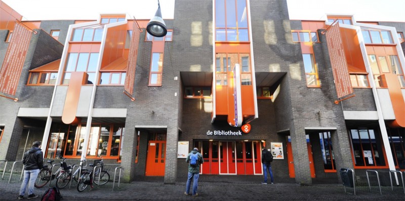 Kleine winkels op plek huidige bibliotheek in Enschede.jpg