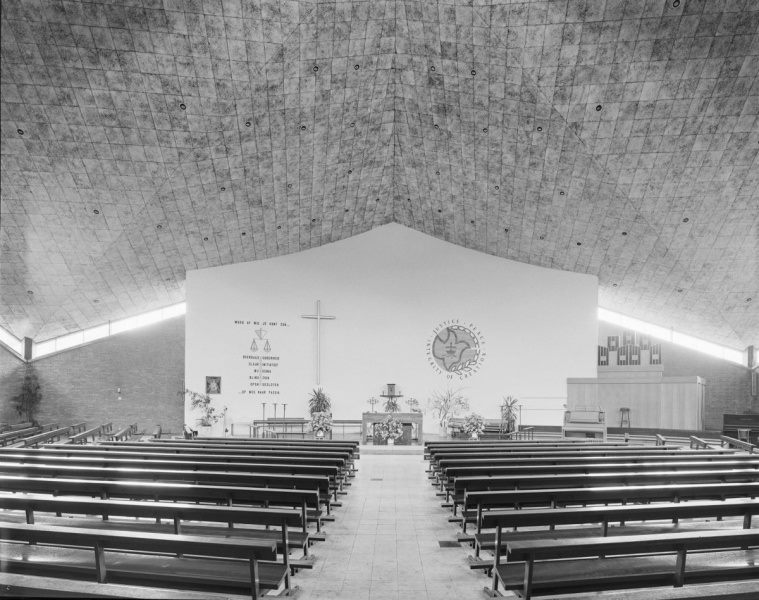 Dollardstraat 53 Deppenbroek, Heilige Geest kerk interieur.jpg