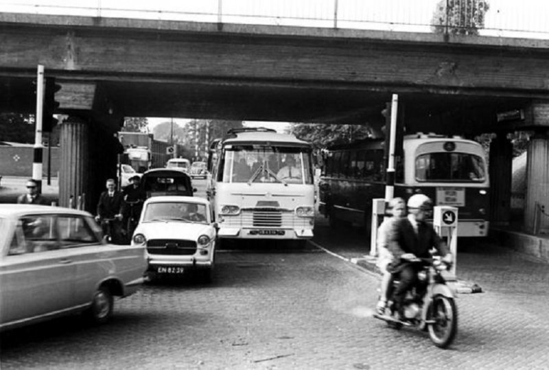 Parkweg Volksparktunnel jaren 60 TET bus.jpg