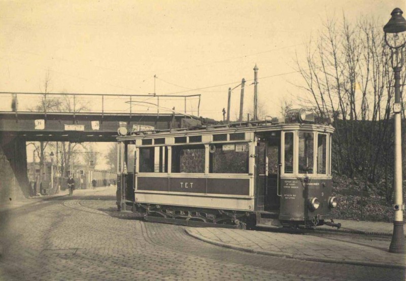 Tubantiasingel hoek Parkweg Viaduct en tram.jpg