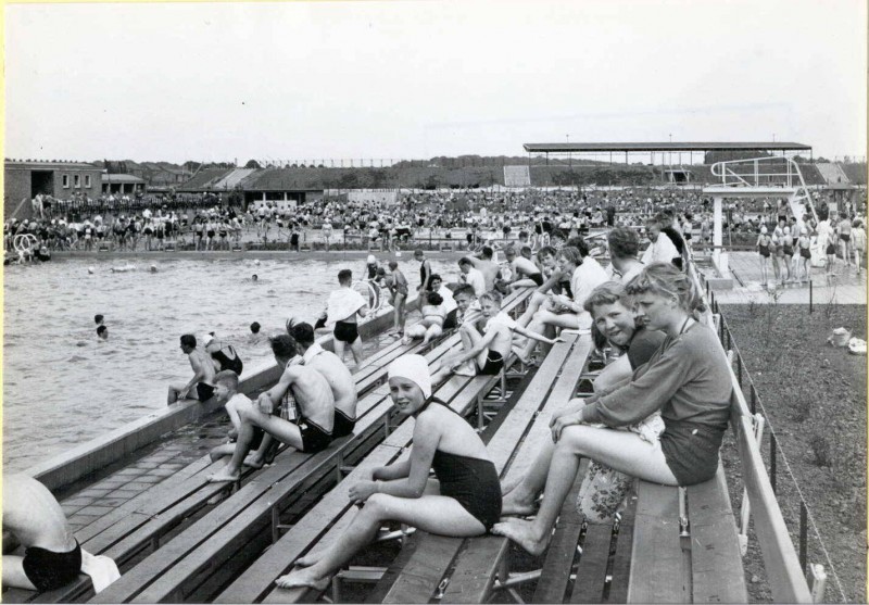 J.J. van Deinselaan zwembad Diekman buitenbad(3).jpg