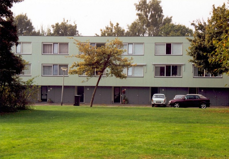 Albergenbrink 1999 Hobbykamerwoningen  Drive-inwoningen in de wijk Wesselerbrink.jpg