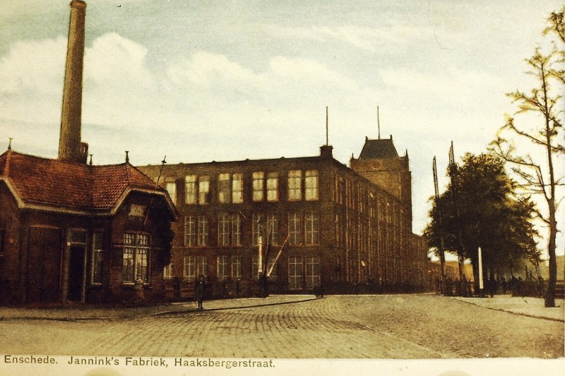 Haaksbergerstraat Jannink fabriek spoorwegovergang.JPG