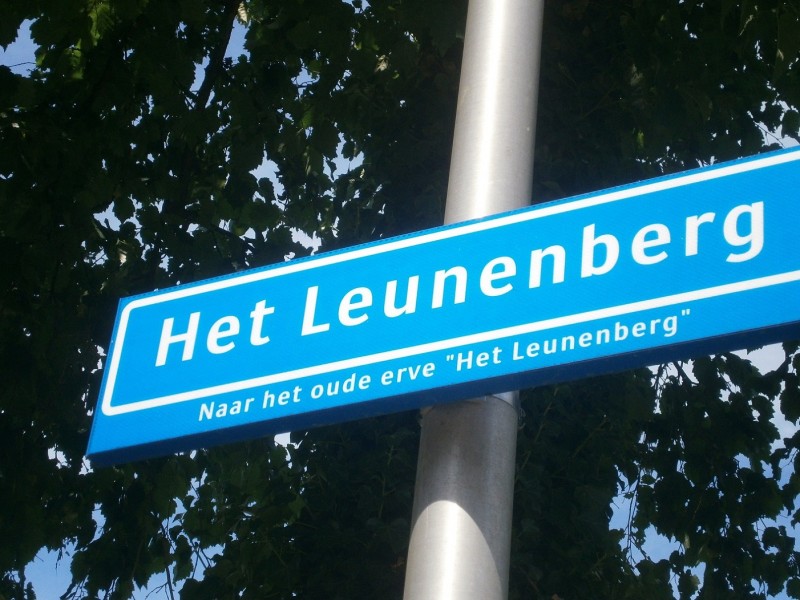 Het Leunenberg straatnaambord (2).JPG