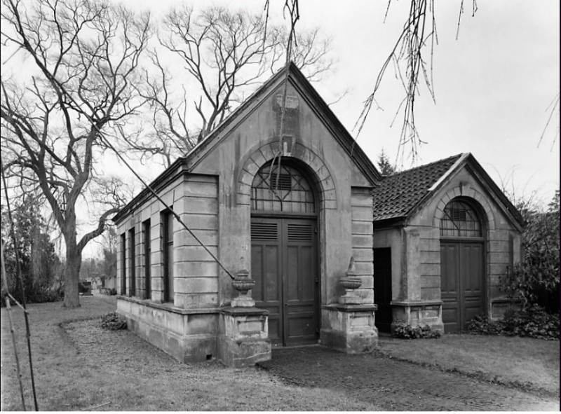 Kneedweg Joodse begraafplaats lijkenhuisje.jpg