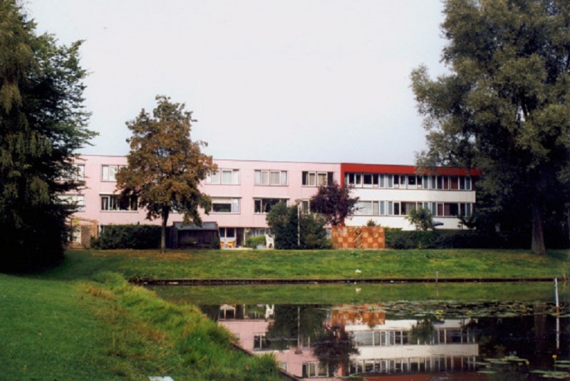 De Kiepe 1999 Achterzijde woningen Haarlebrink in de wijk wesselerbrink.jpg