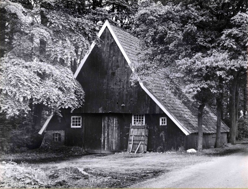 Schukkinkweg 15 Het Schukkink, houten schuur en voorgevel 5-7-1965.jpg