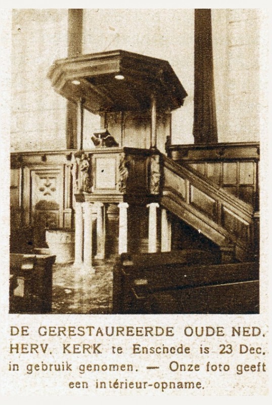 Markt 23-12-1929  Grote (N.H.) Kerk. Foto met bijschrift. De gerestaureerde oude Ned.Herv.kerk te Enschede is 23 december in gebruik genomen. De foto geeft een interieur opname weer van de Preekstoel..jpg