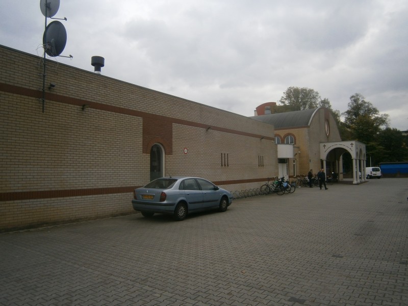 Zenderenbrink Sint Kuriakos achterkant kerk.JPG