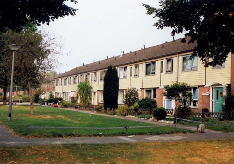 Het Oosterveld Woningen in de wijk Wesselerbrink 1999.jpg