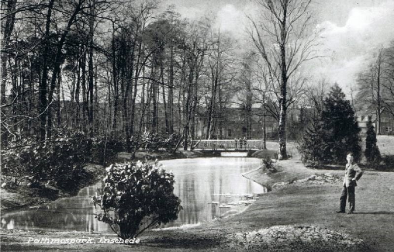 Sterkerstraat Pathmospark ook wel Thomas Ainsworthpark of Eendenparkje.jpg