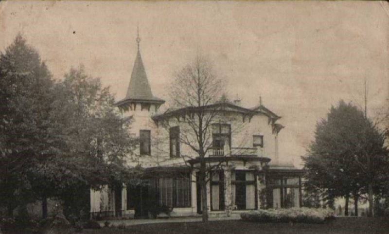 Gronausestraat de villa van Roesingh afgebrand 1923)  met het landgoed de Velve staat nu de Velveflat.jpg