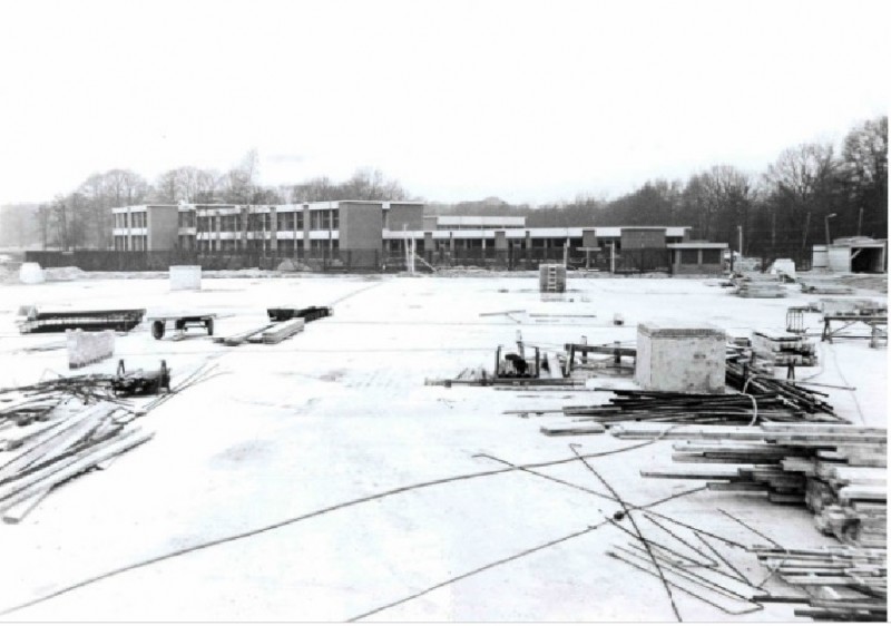 Maatmanweg 15 Nieuwbouw Prof. Huizingschool, school voor speciaal onderwijs 1974.jpg